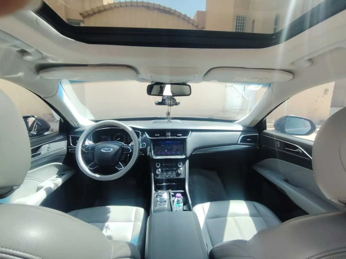 Car image 16