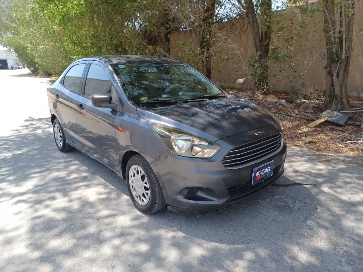 Car image 3