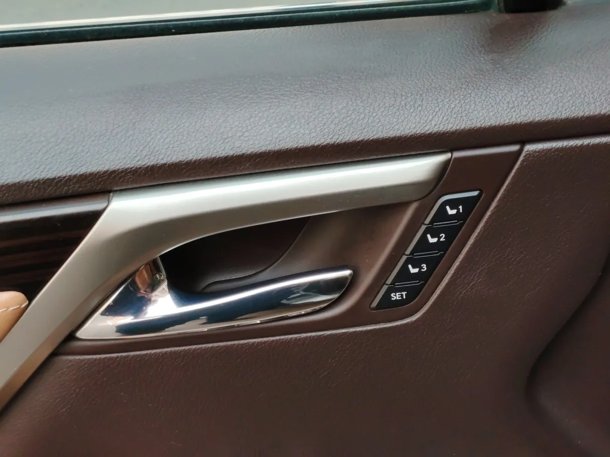 Car image 34