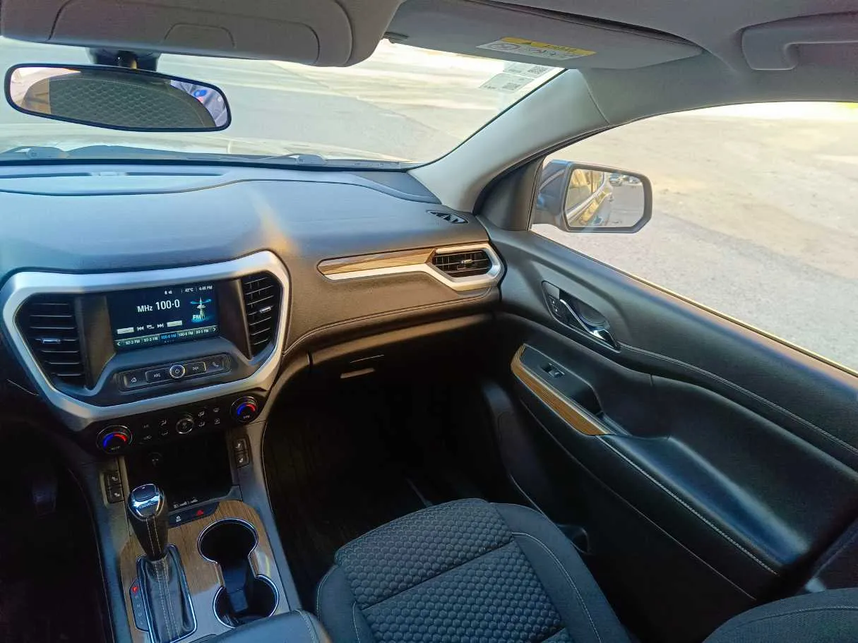 Car image 19