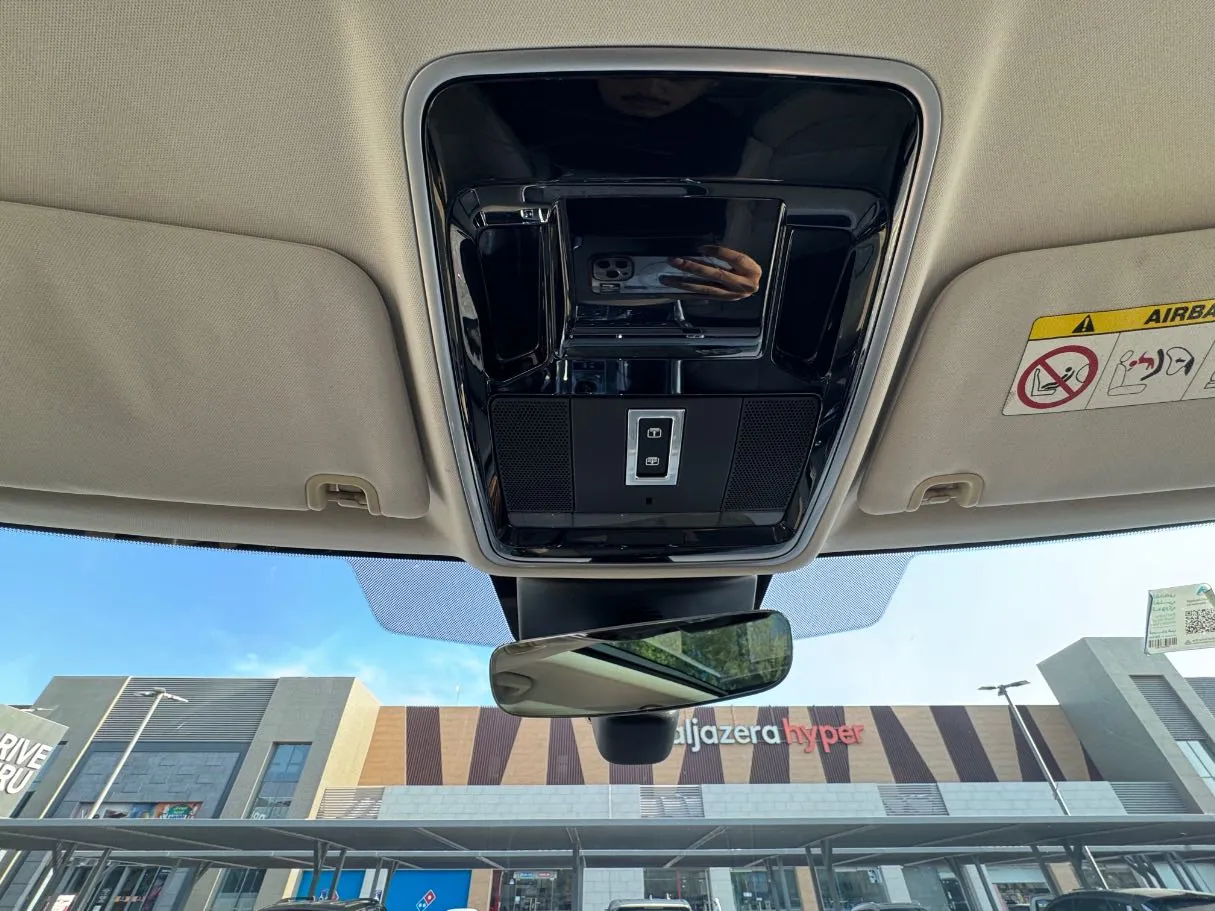 Car image 25