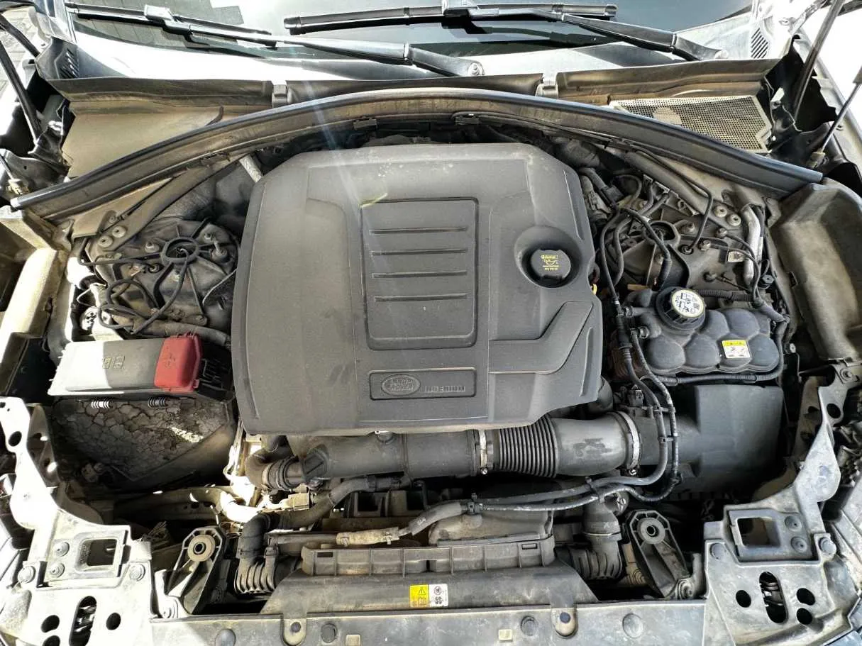 Car image 30