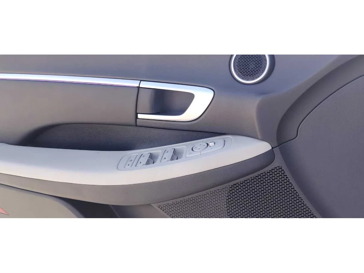 Car image 28