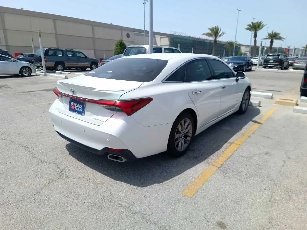 Car image 5