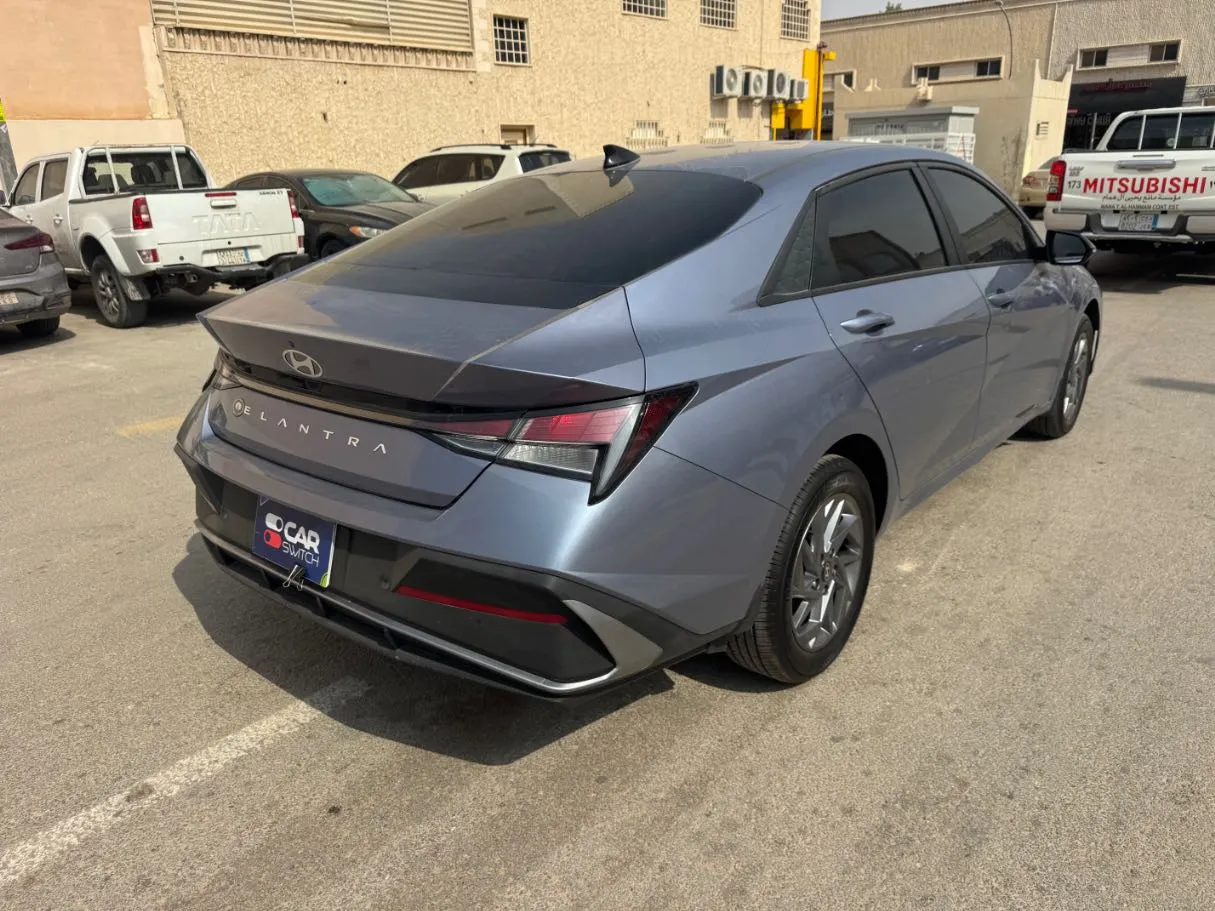 Car image 5