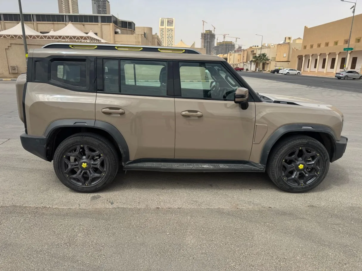 Car image 4