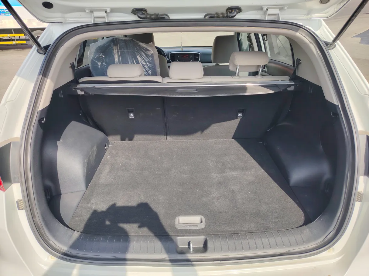 Car image 26