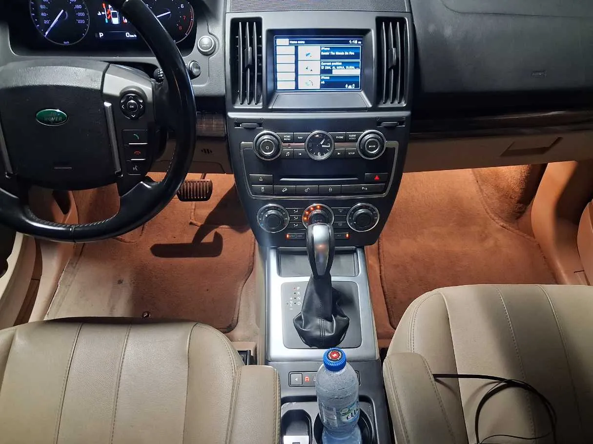 Car image 16