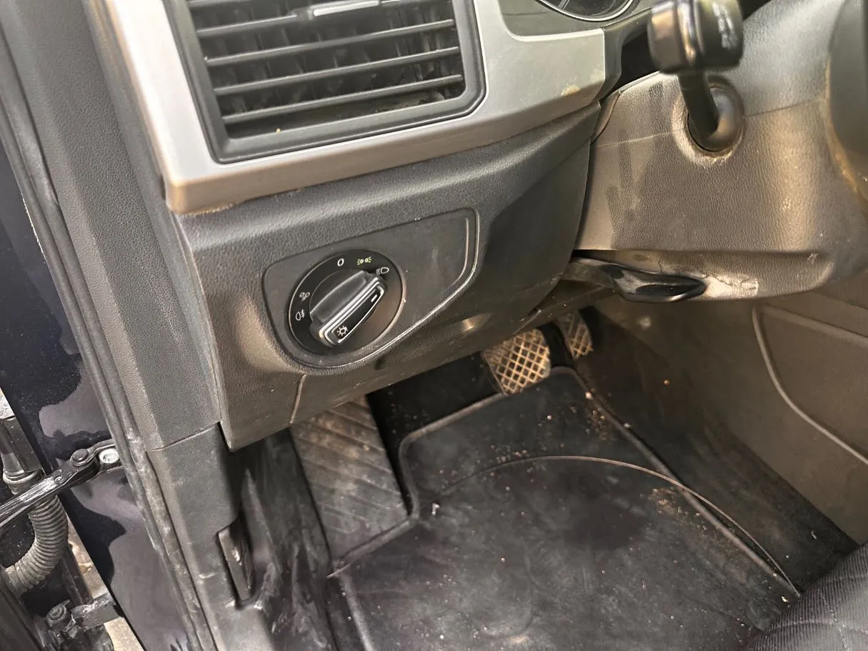 Car image 24