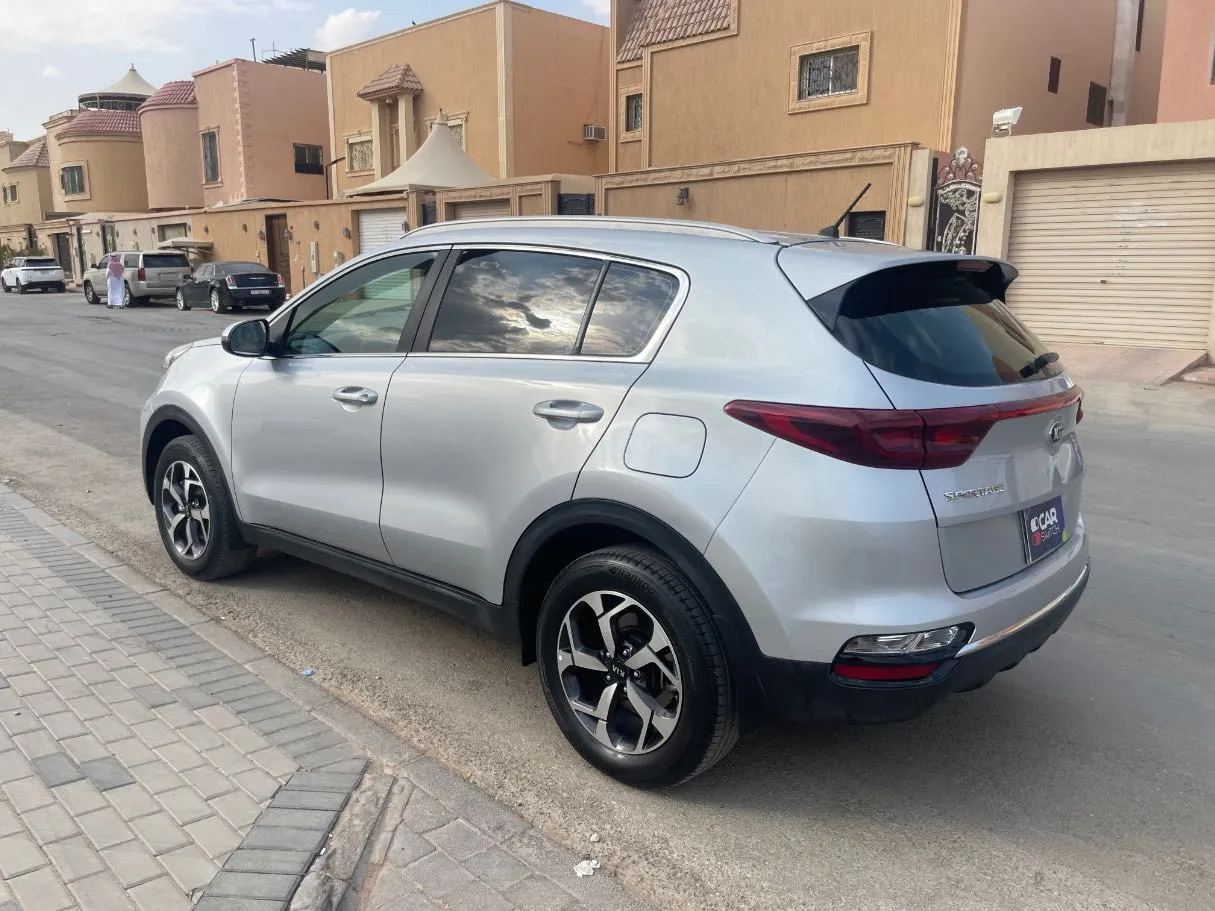 Car image 7