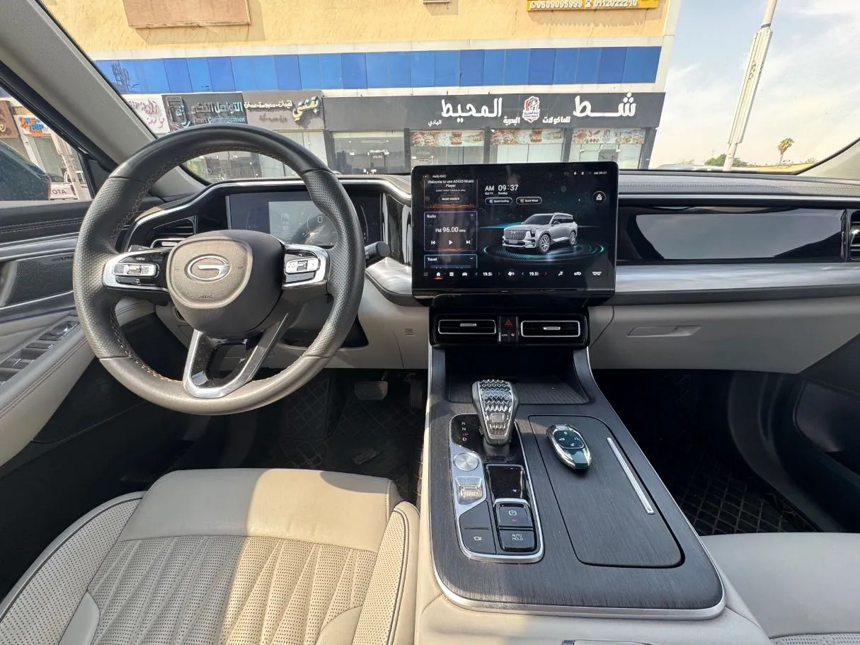 Car image 18