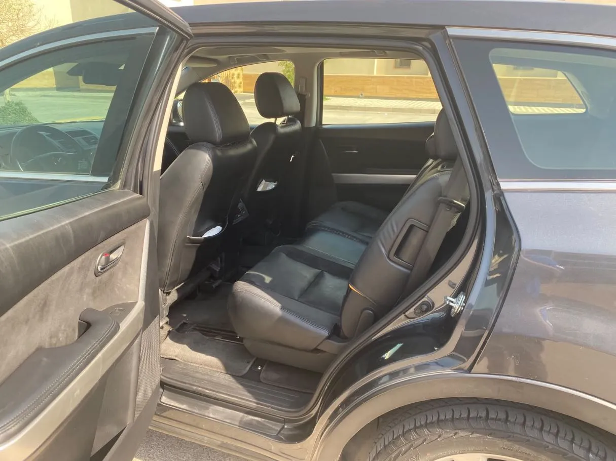 Car image 12