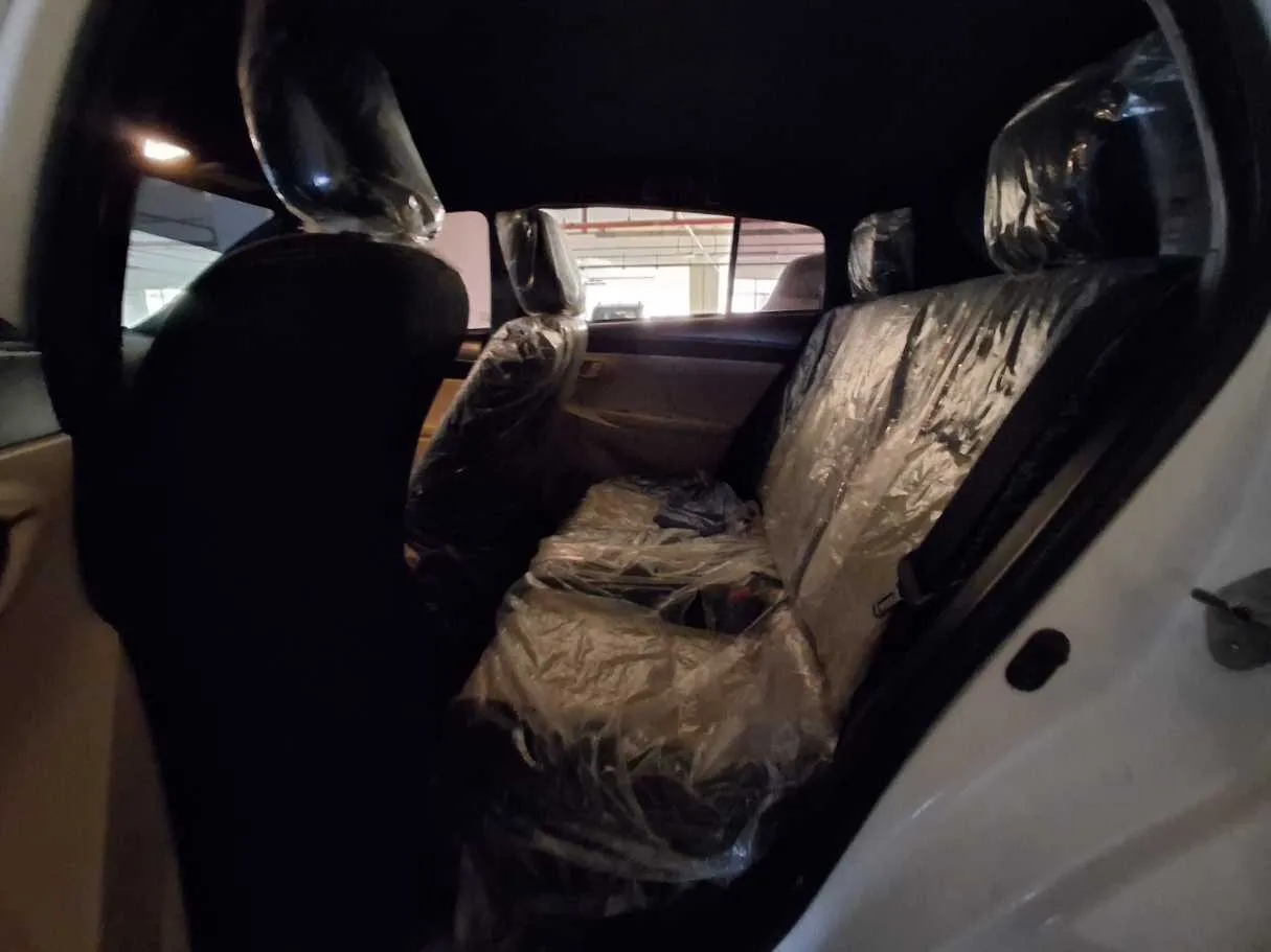 Car image 9