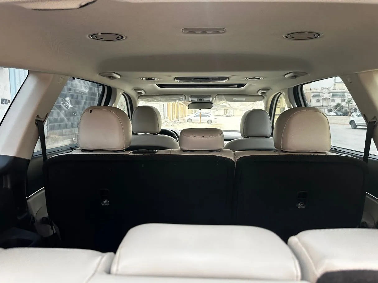 Car image 28
