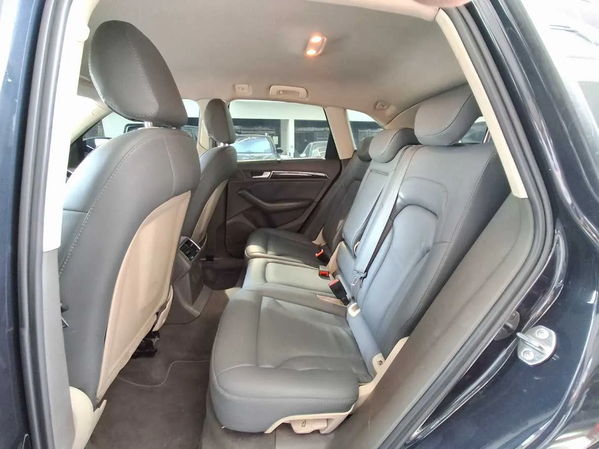 Car image 13