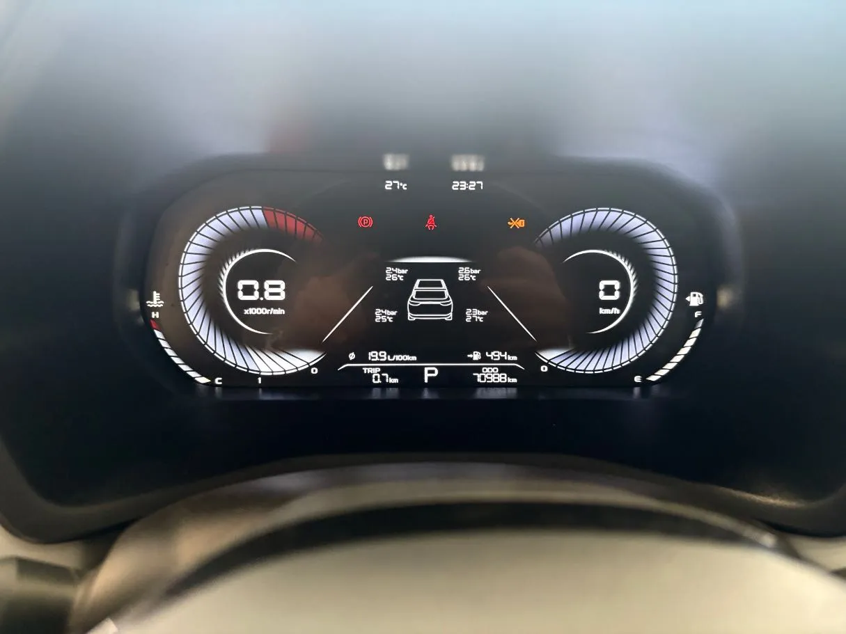 Car image 11