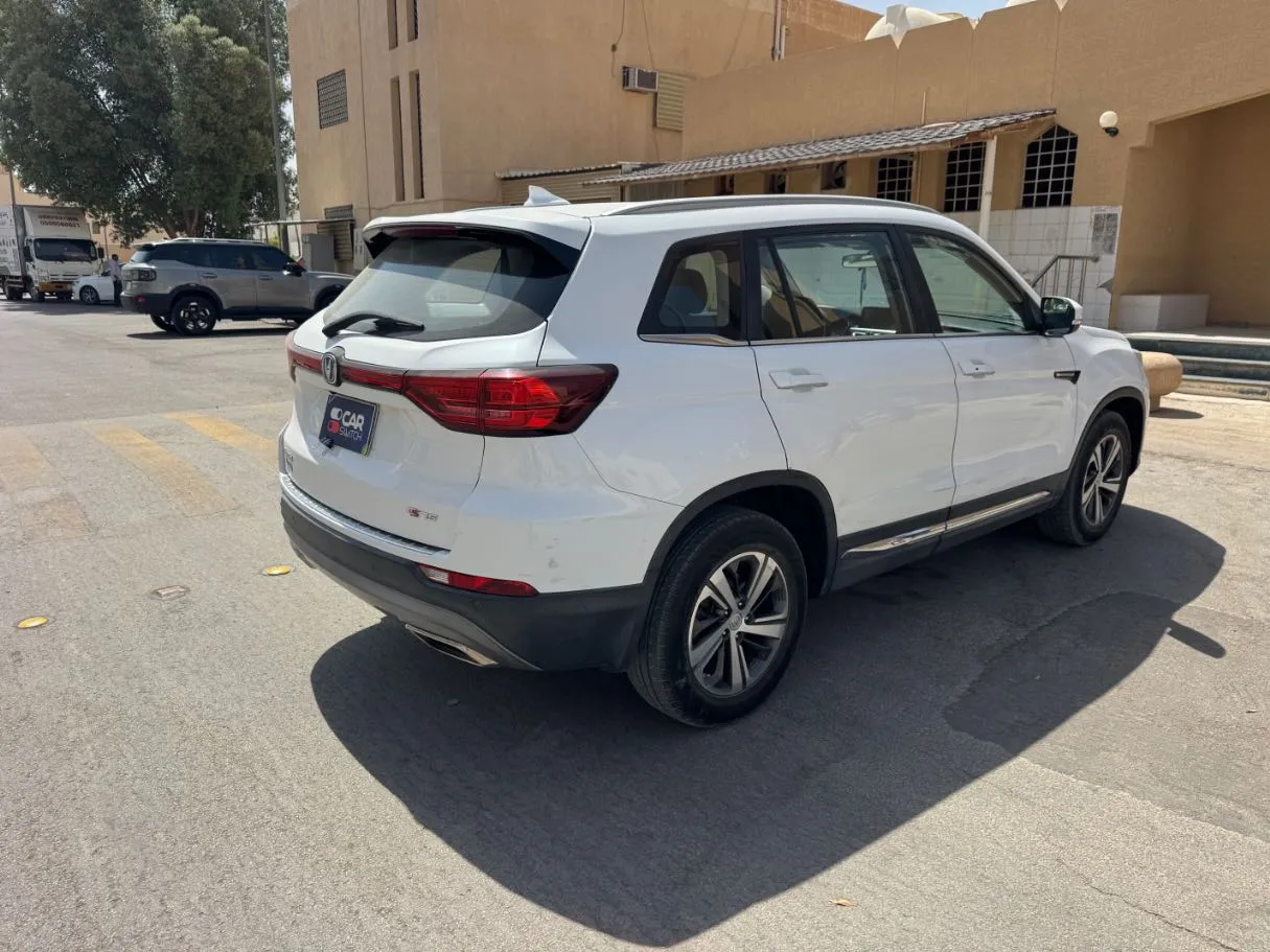 Car image 5