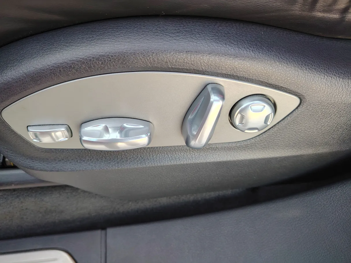 Car image 23