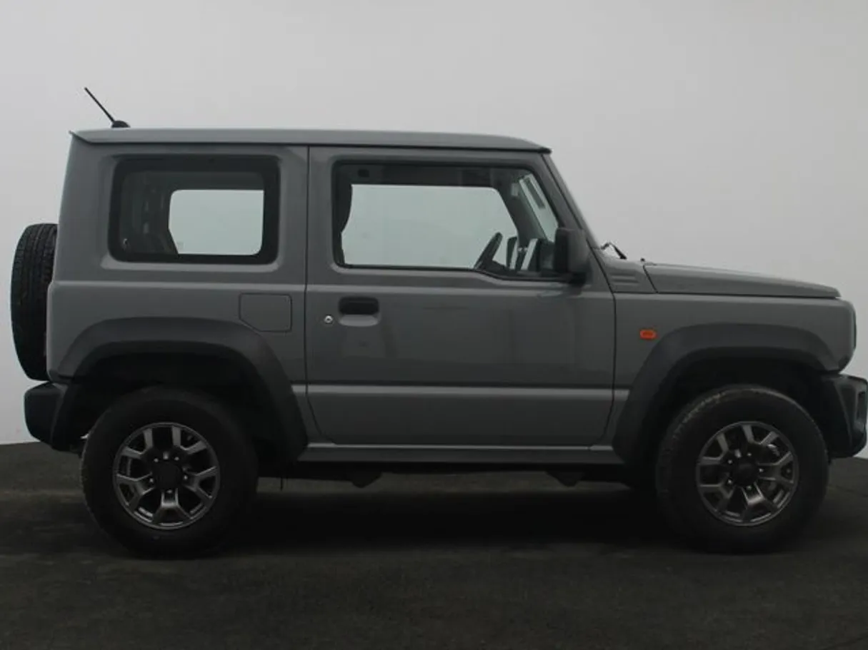 Car image 13