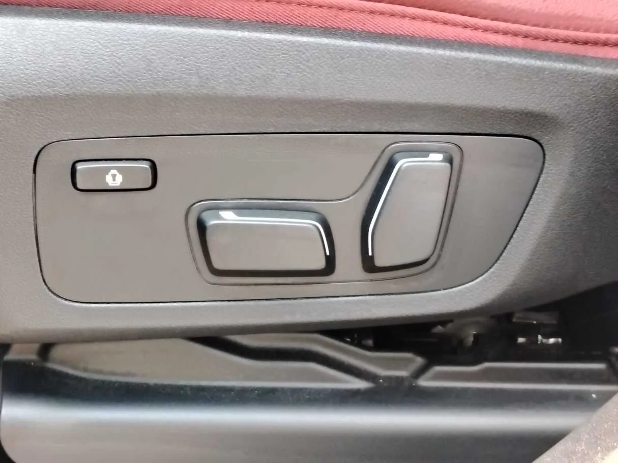 Car image 28