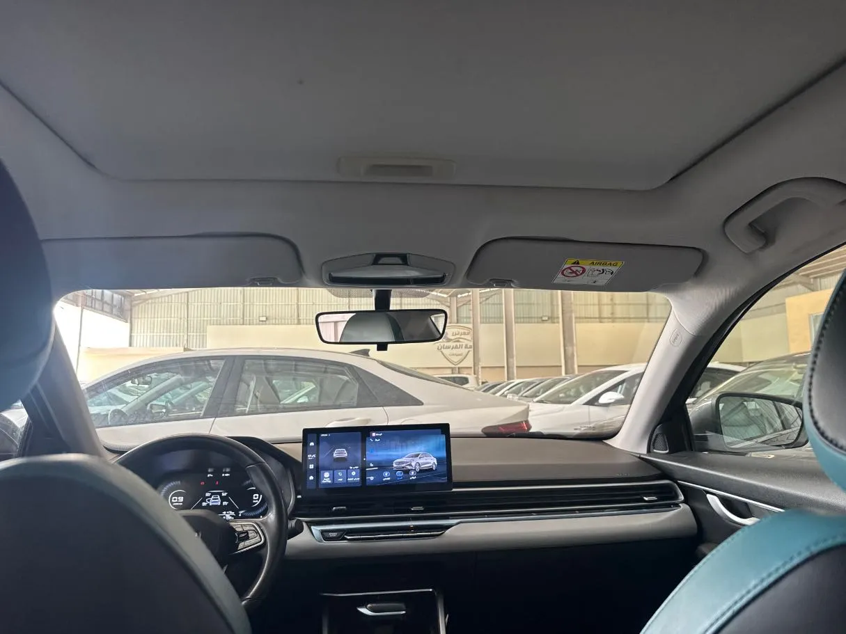 Car image 15