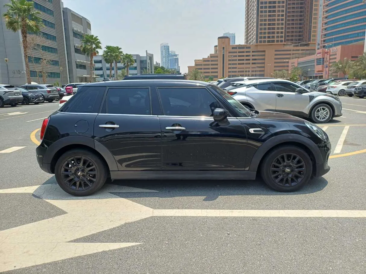 Car image 8
