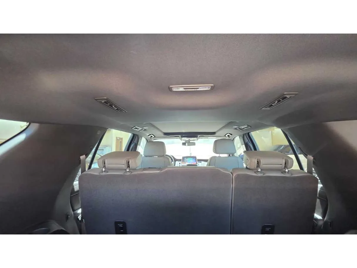 Car image 25