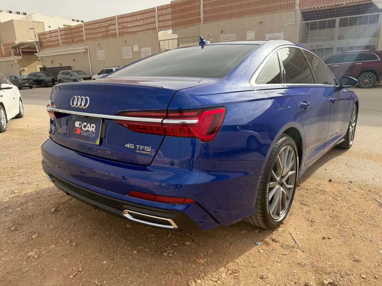 Car image 5