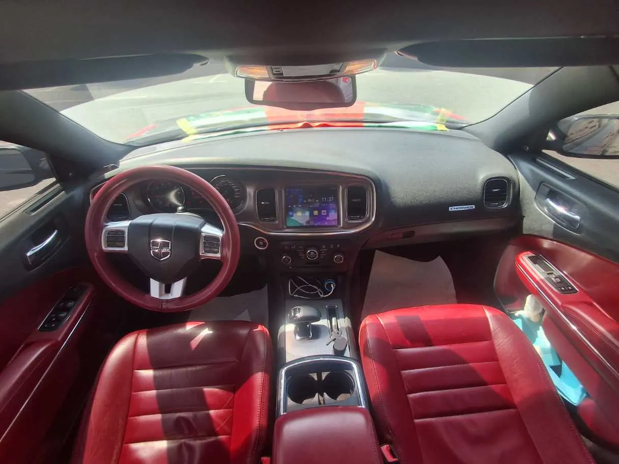 Car image 13