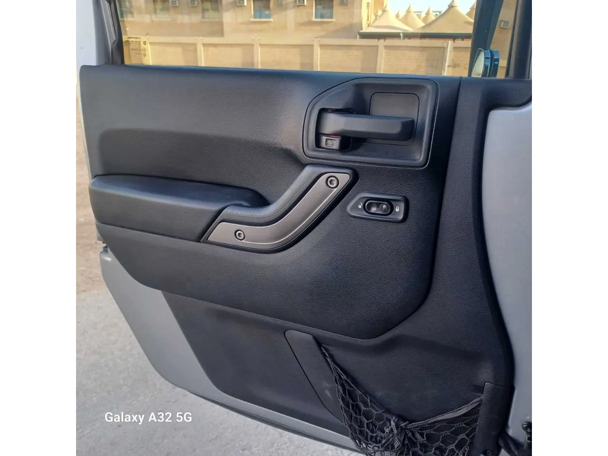 Car image 27