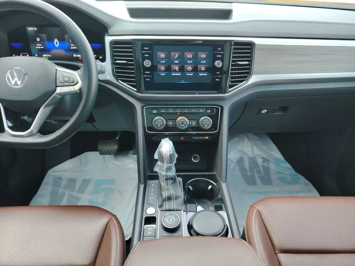 Car image 18