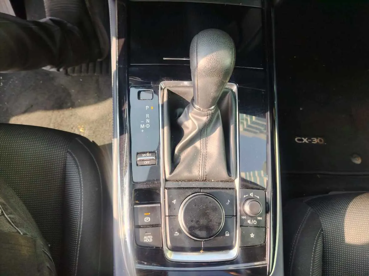 Car image 25