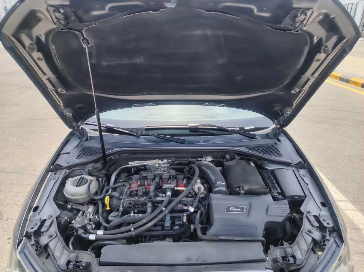 Car image 32