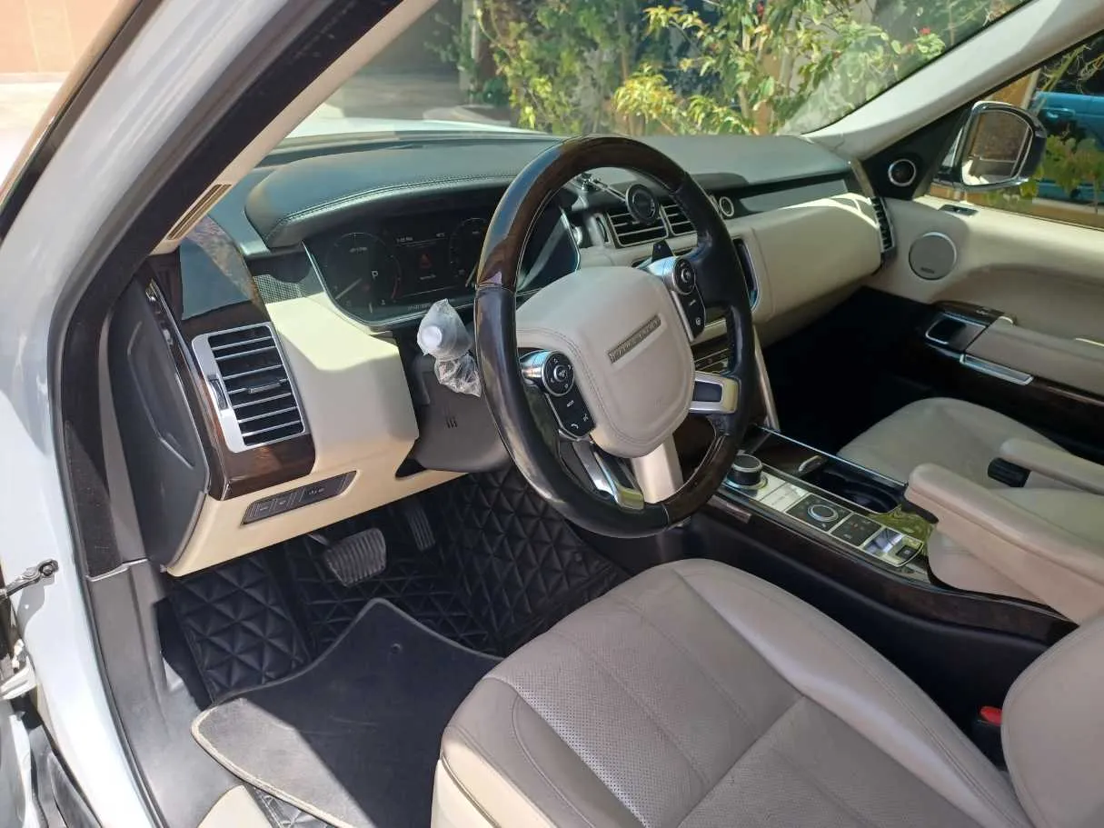 Car image 12