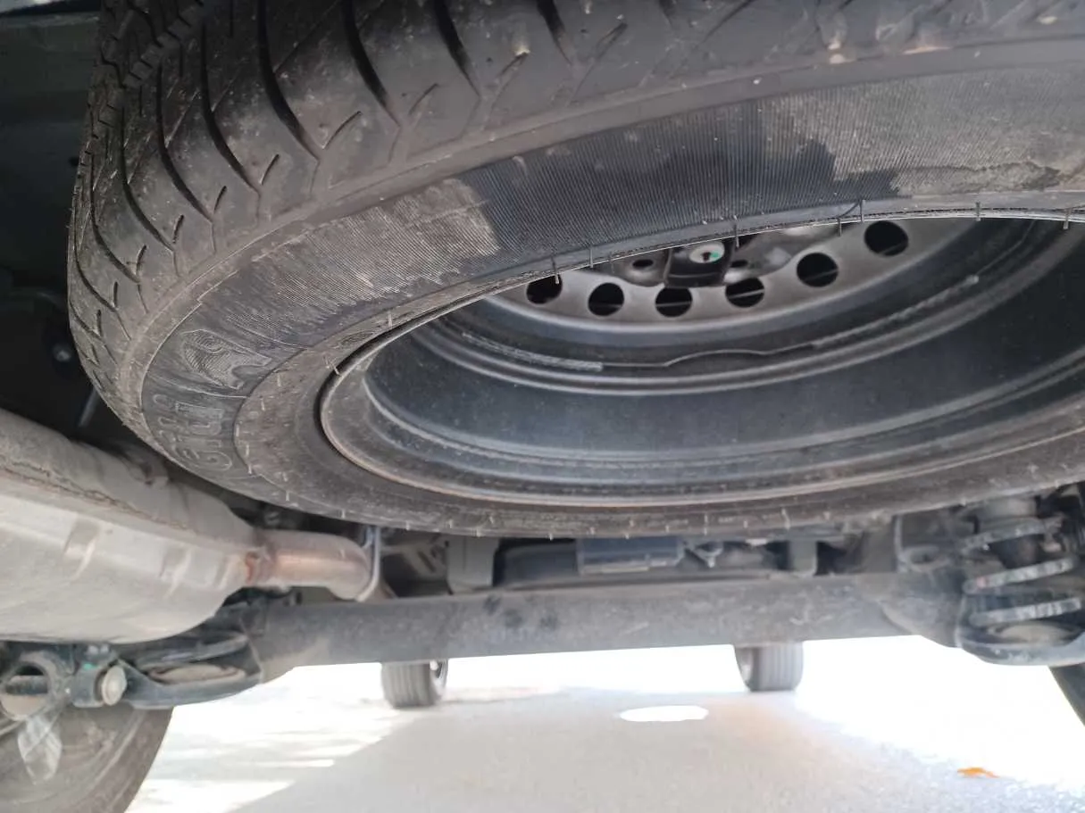 Car image 24