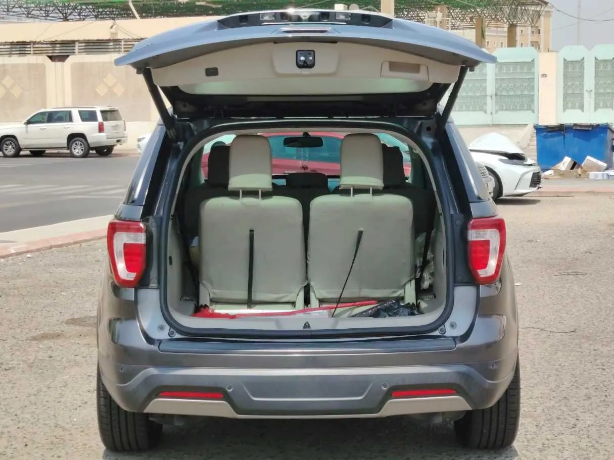 Car image 25