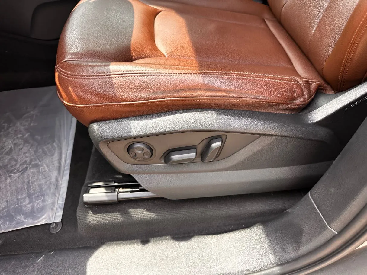 Car image 27