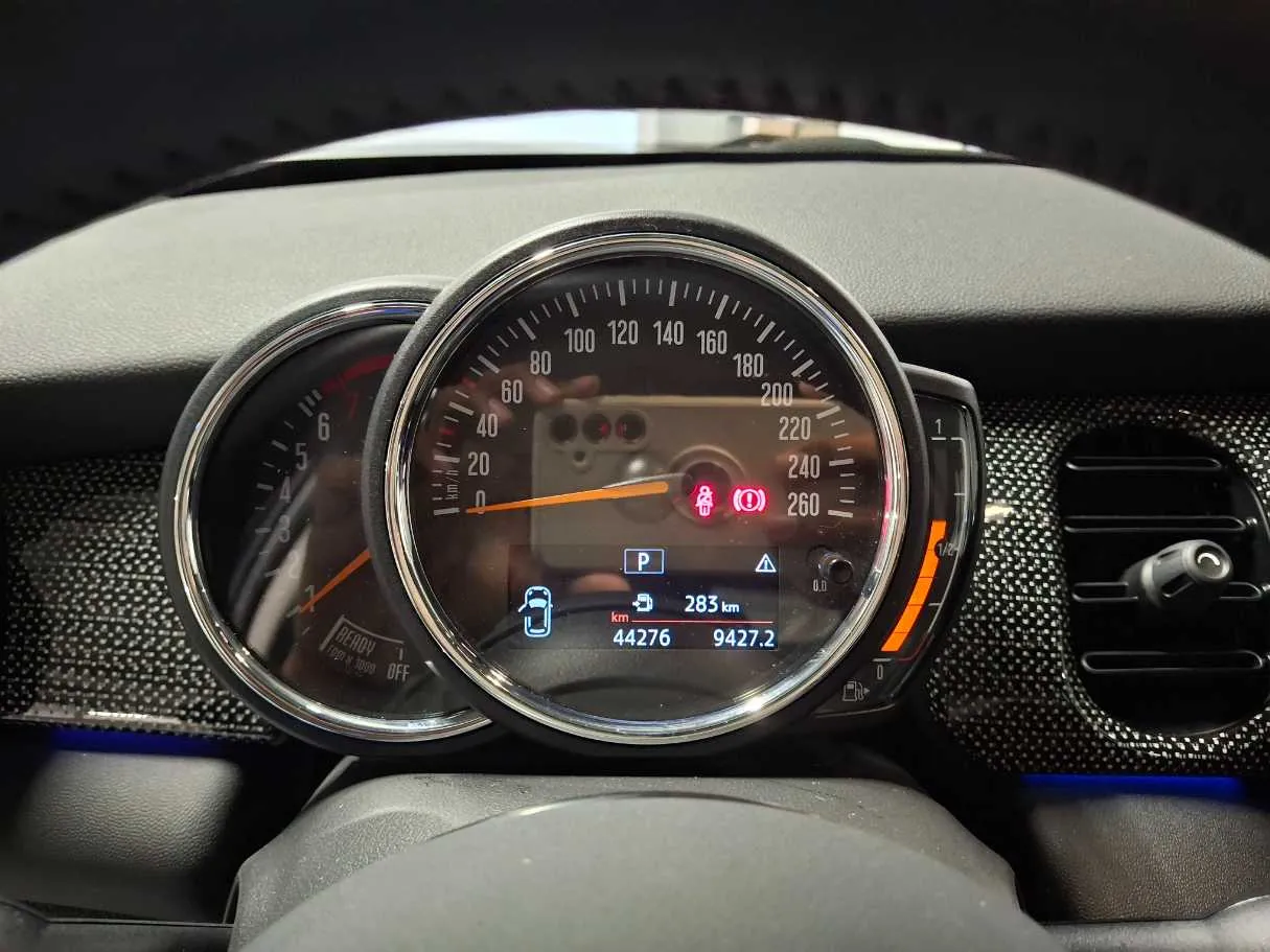 Car image 17