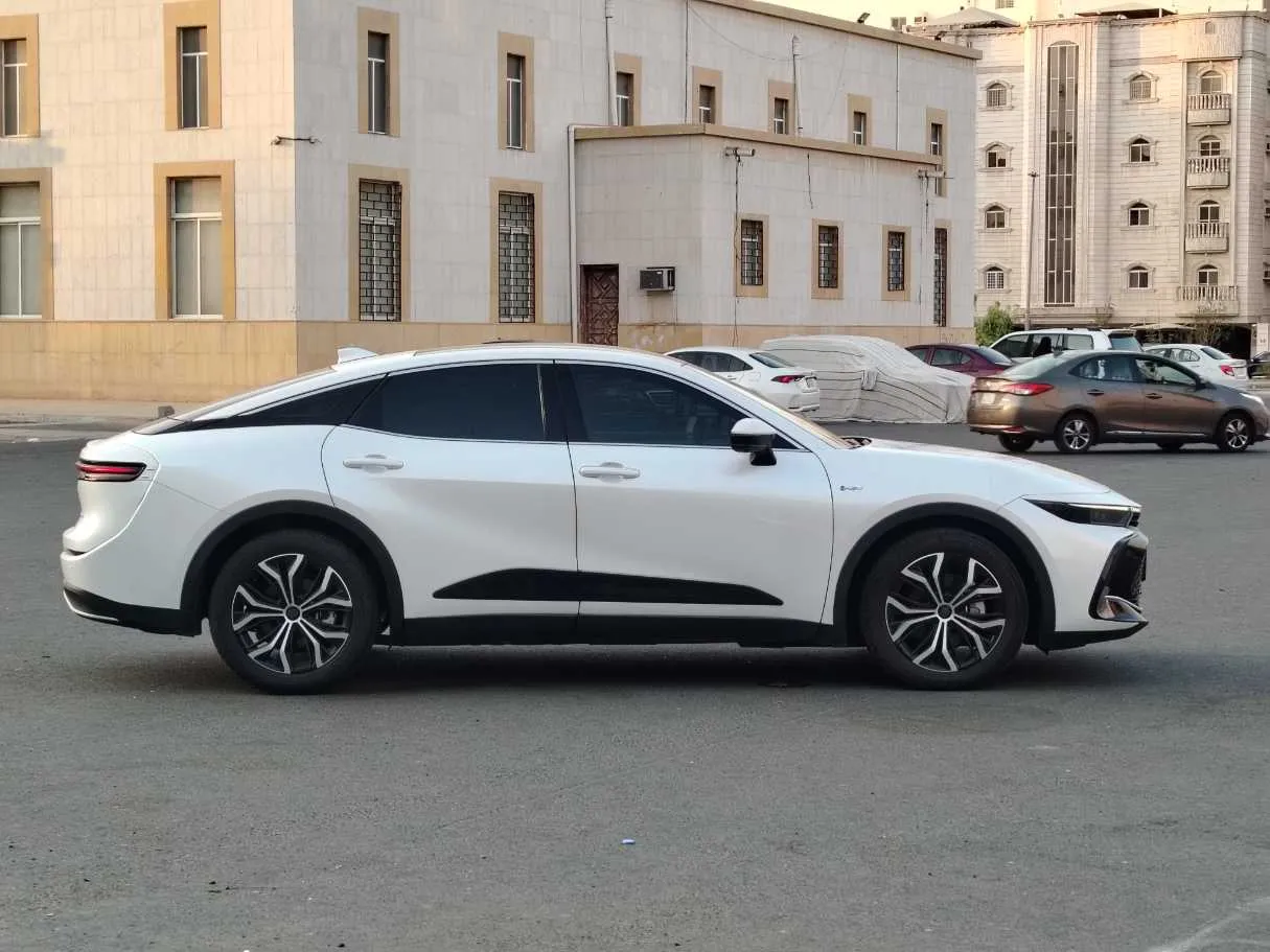 Car image 4