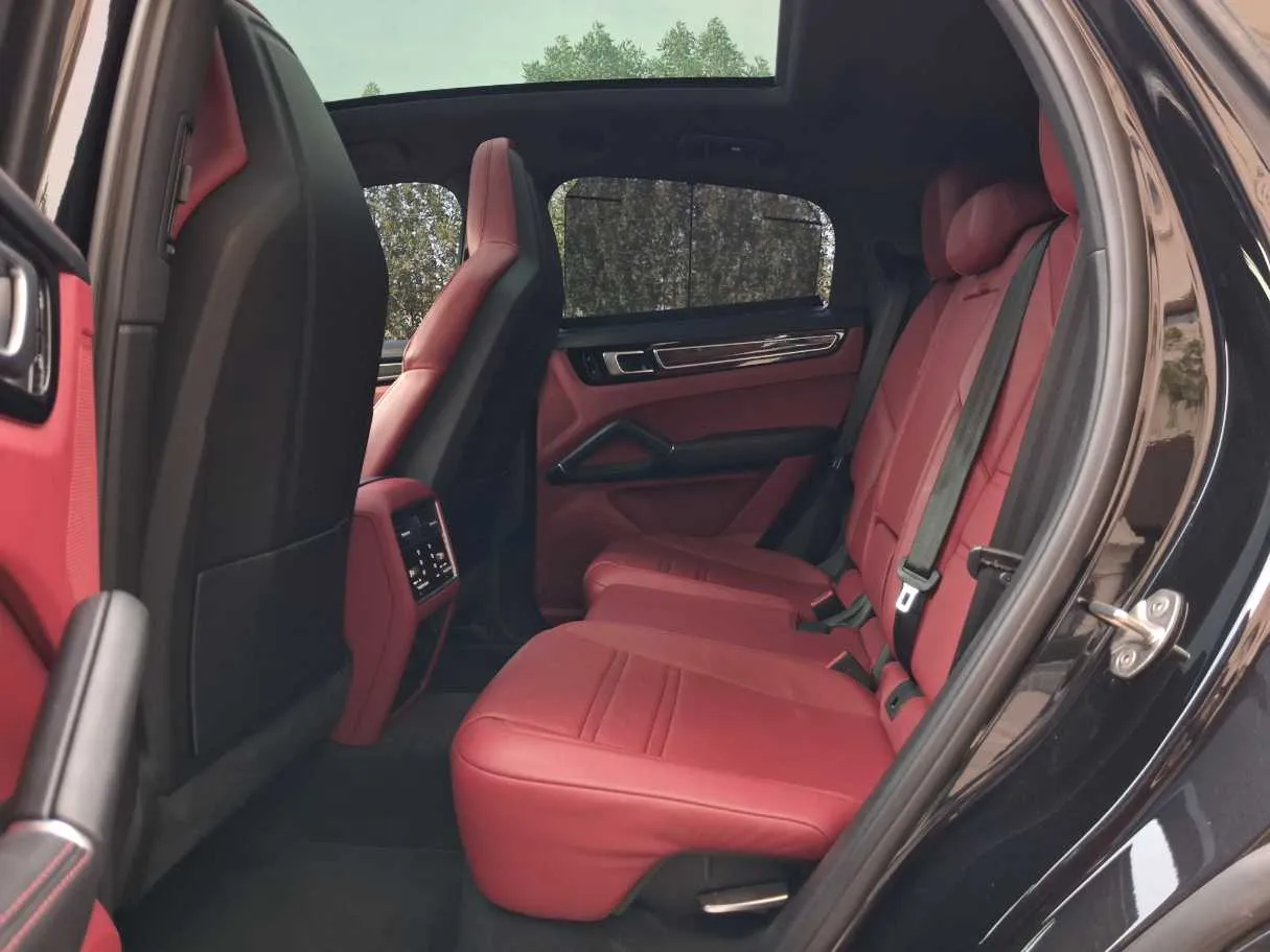Car image 13