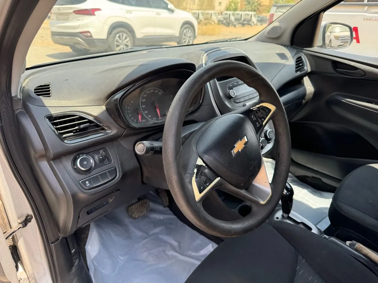 Car image 11