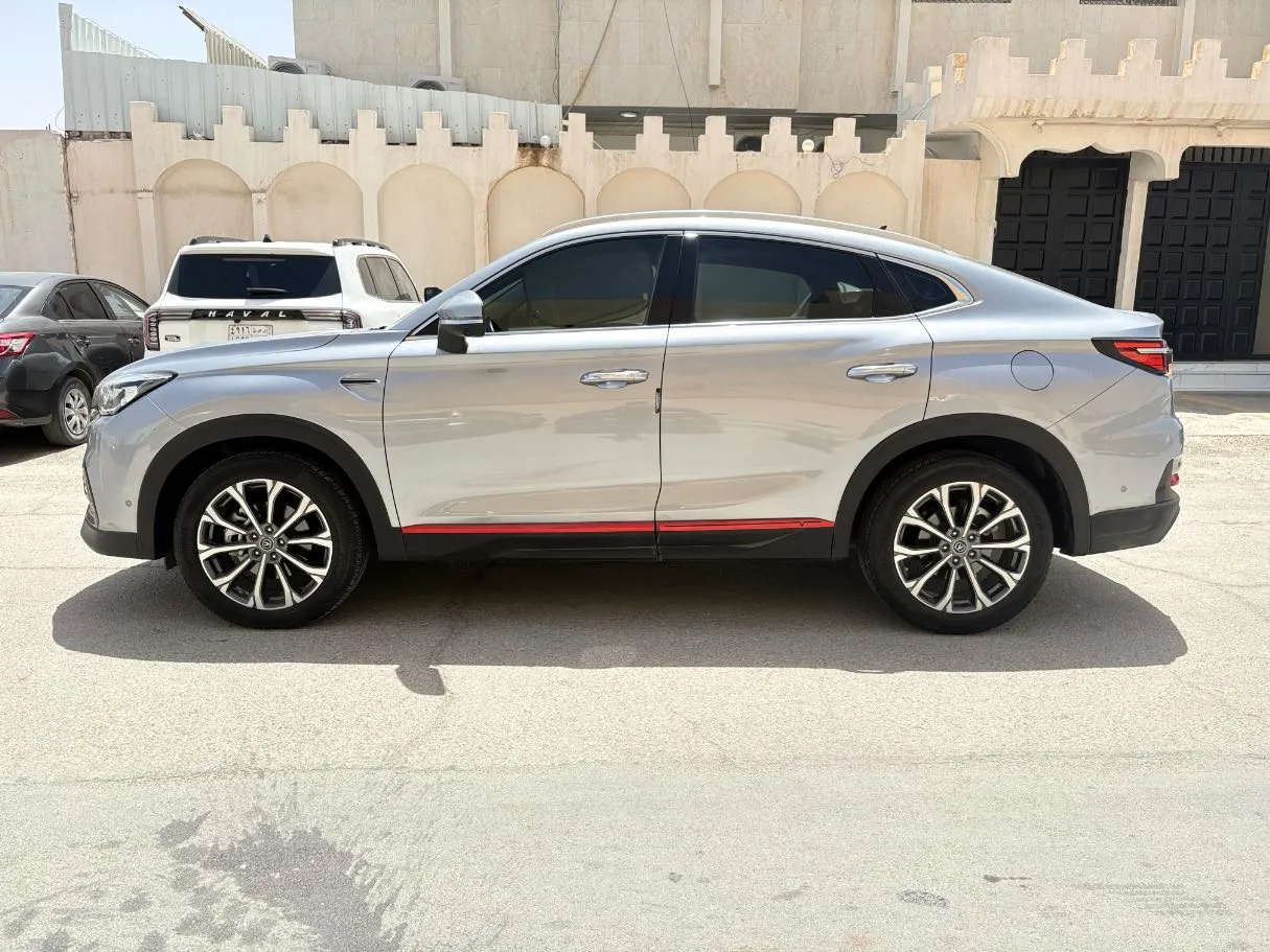 Car image 8