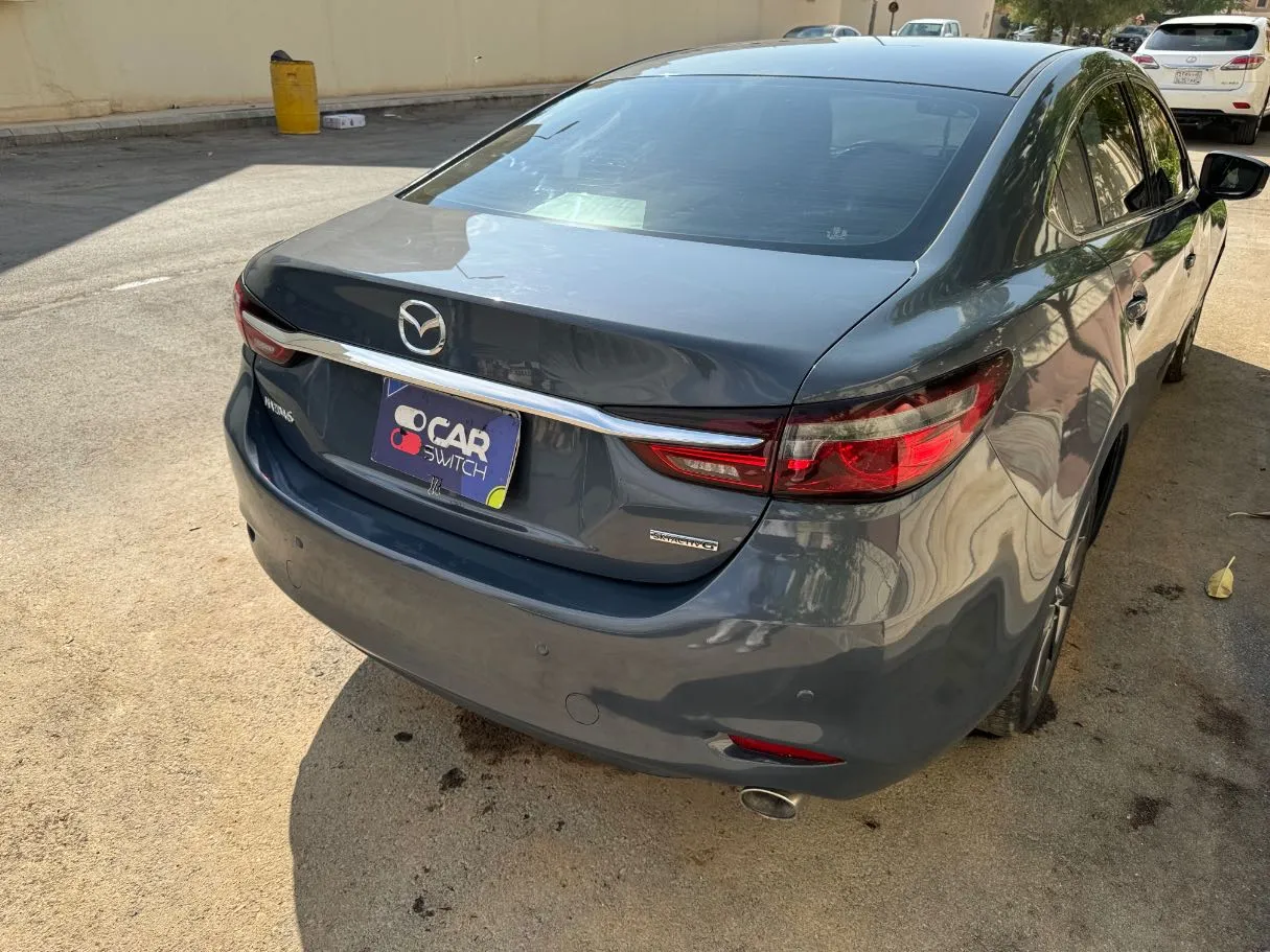 Car image 4