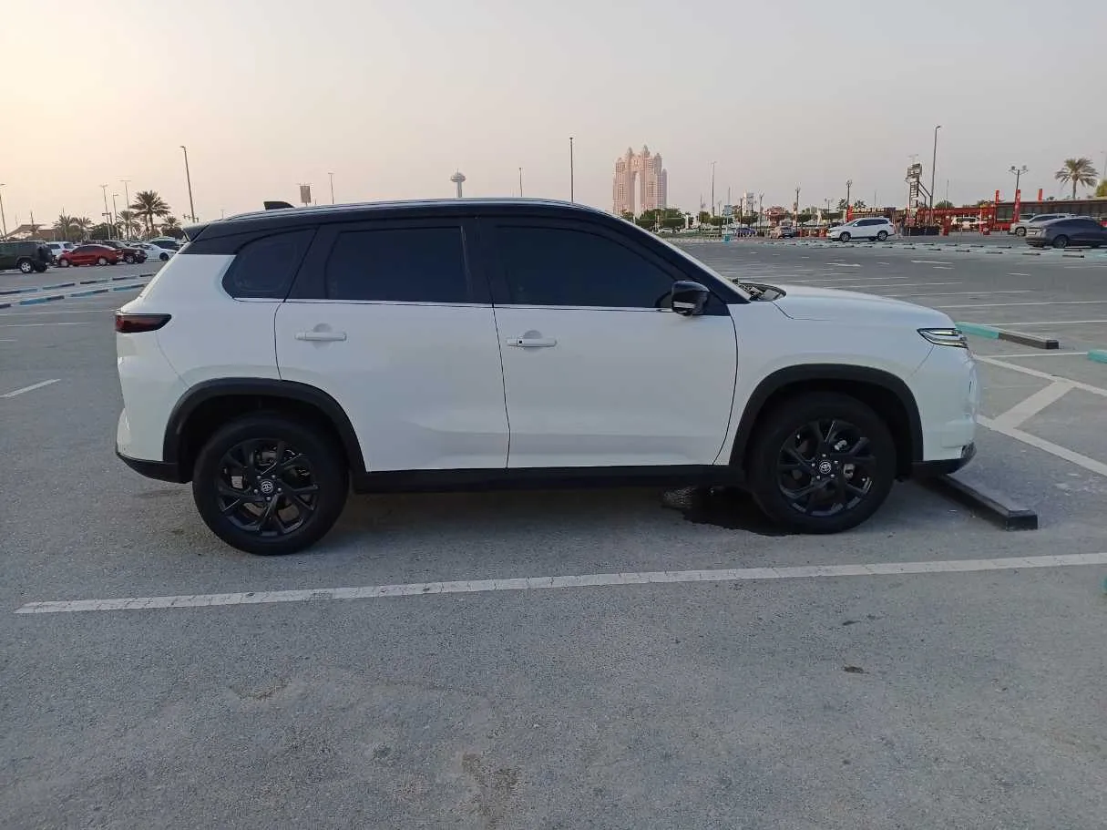 Car image 8