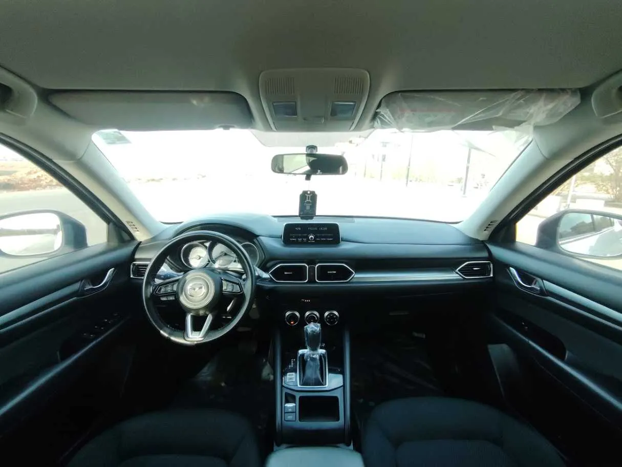 Car image 18