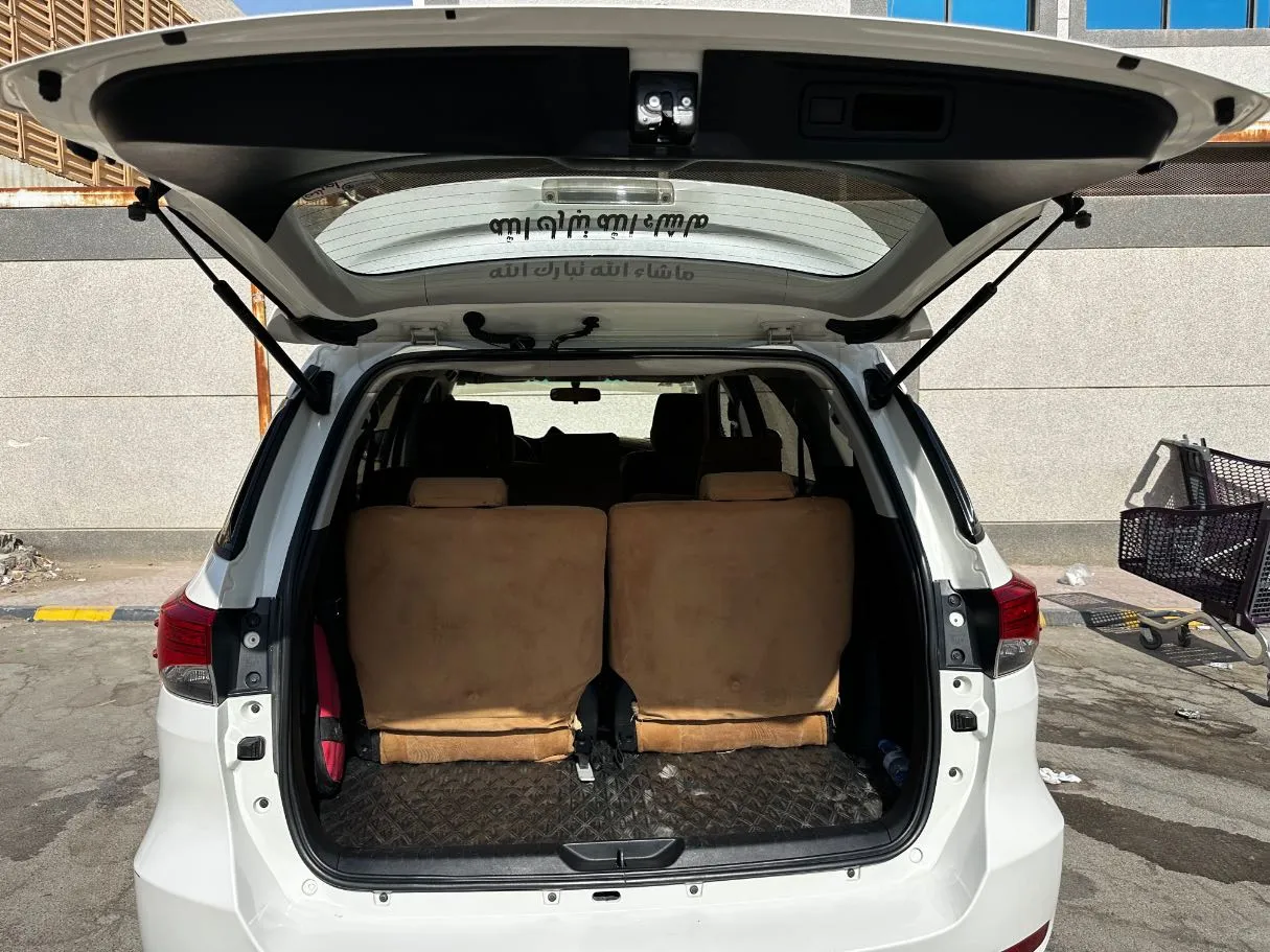 Car image 23