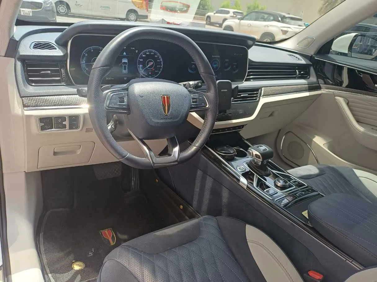 Car image 11