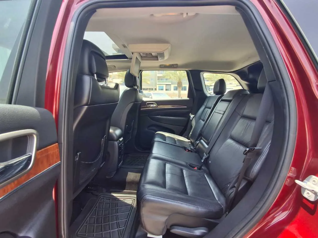 Car image 13