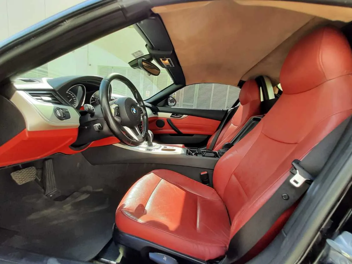 Car image 12