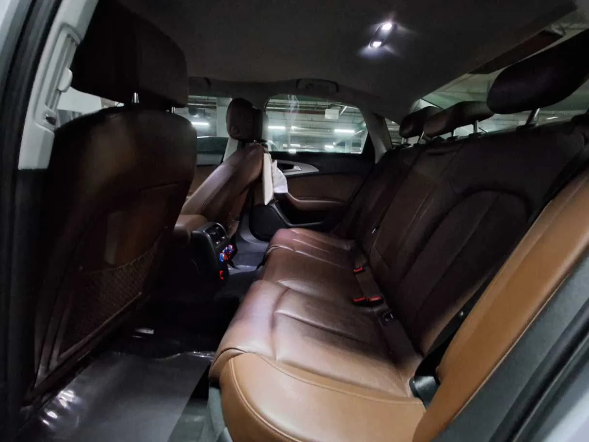 Car image 13